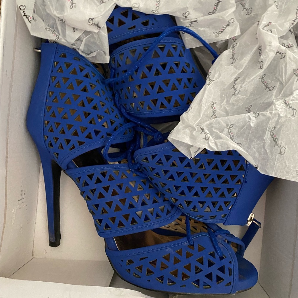 Blue Heels - Picture 3 of 3